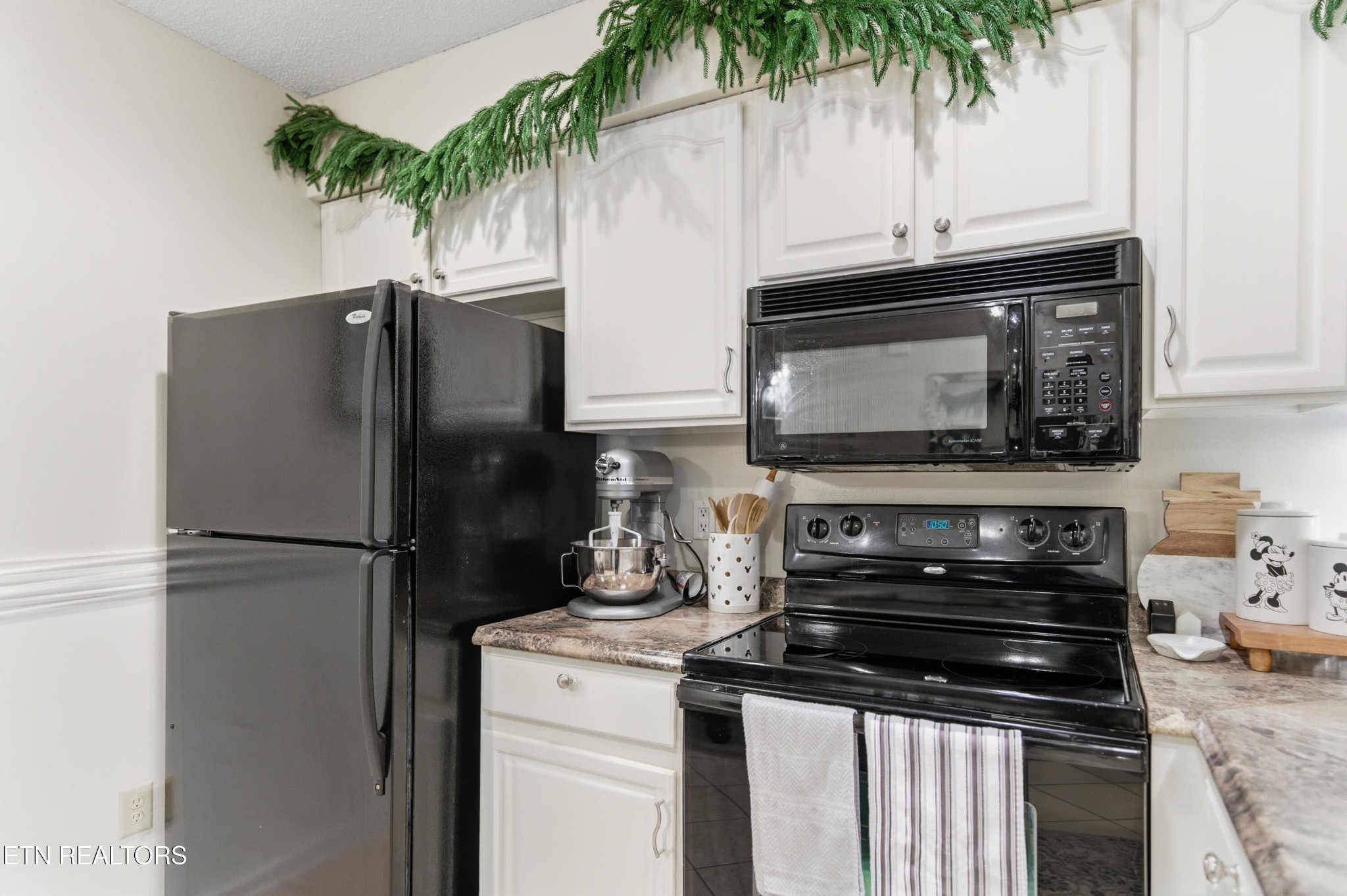 8009 Chambord Way Powell, TN 37849 - Photo 12 of 32 a kitchen with appliances and cabinets
