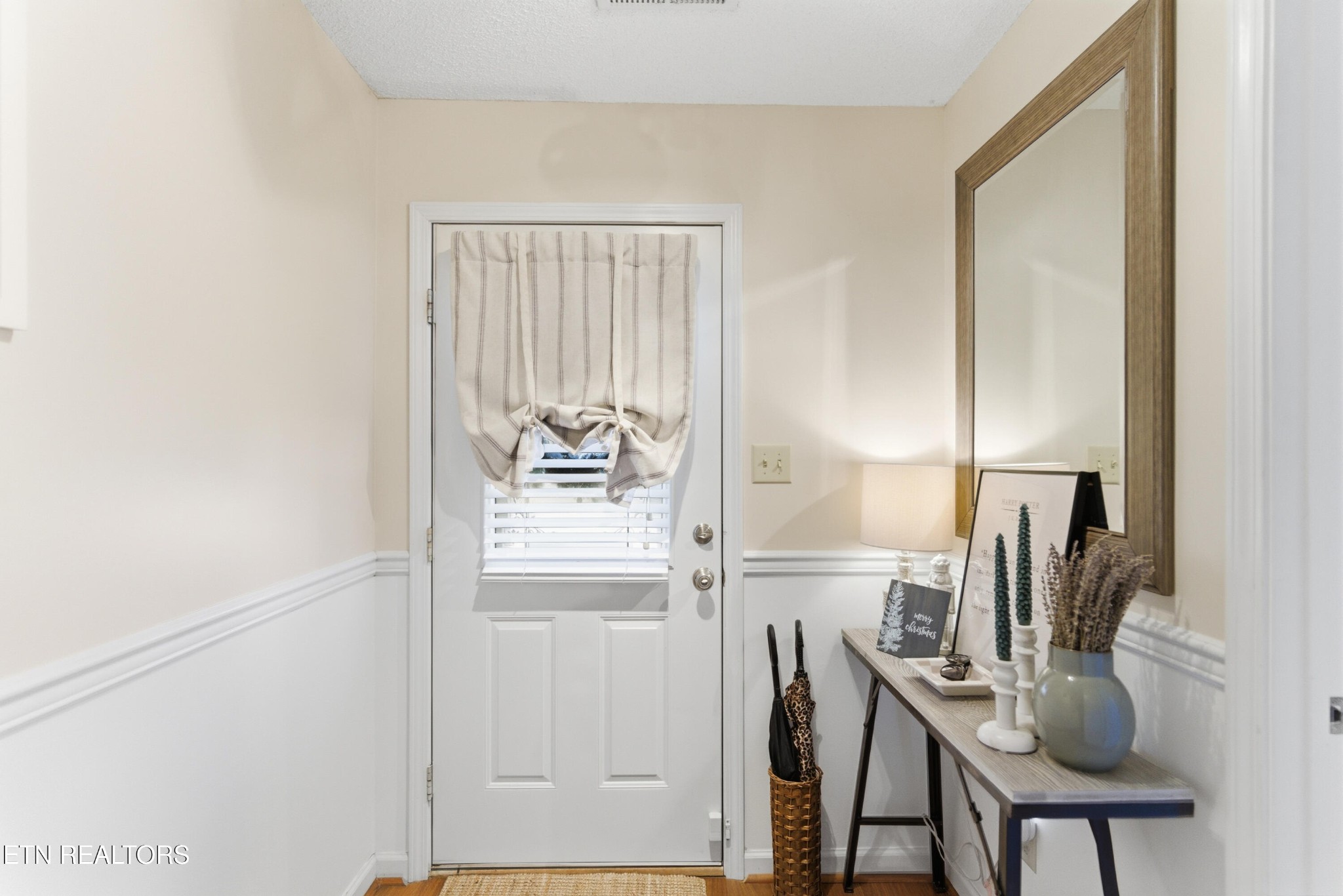 8009 Chambord Way Powell, TN 37849 - Photo 3 of 32 a kitchen with stainless steel appliances a refrigerator and cabinets