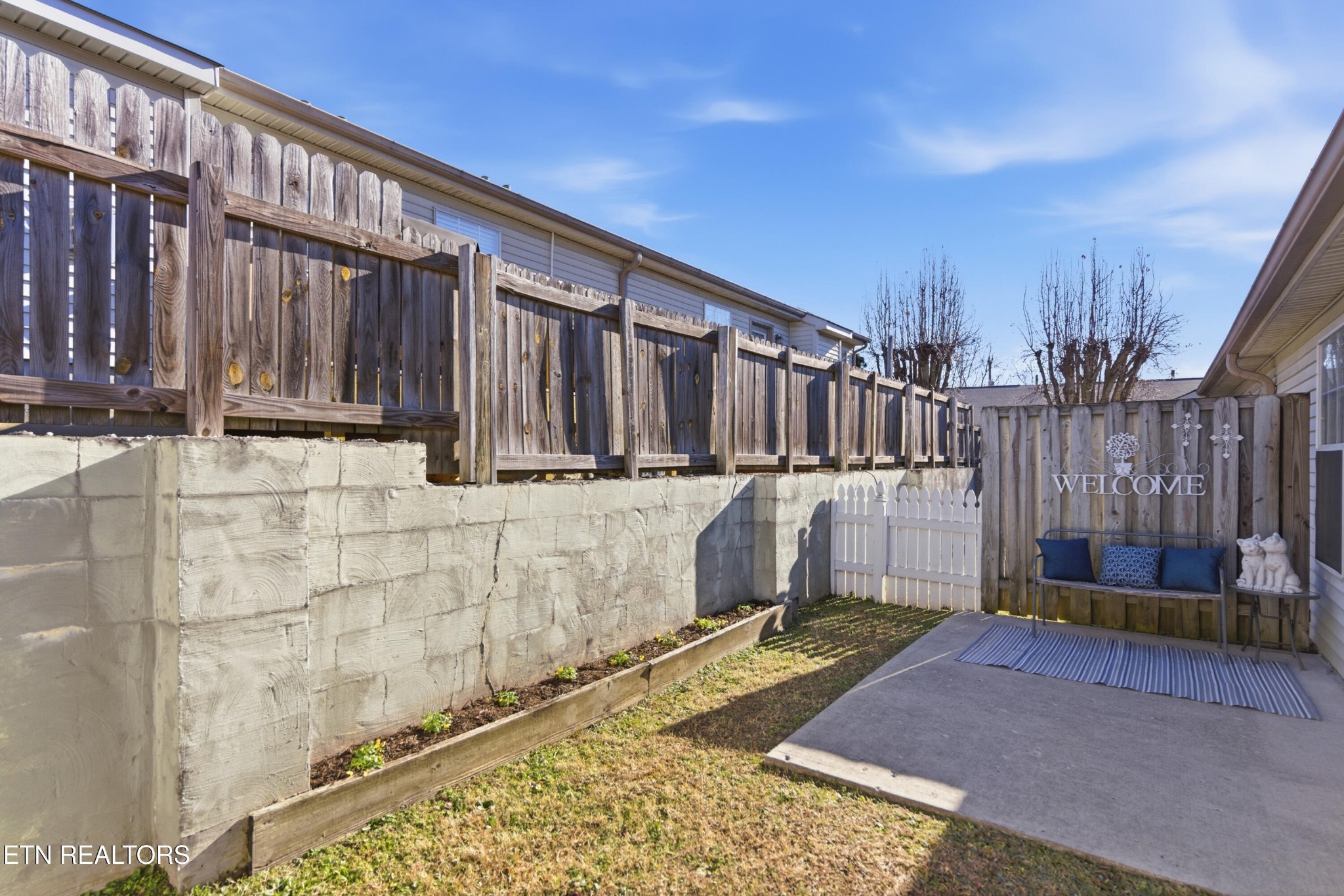 8009 Chambord Way Powell, TN 37849 - Photo 31 of 32 a view of a backyard with wooden fence