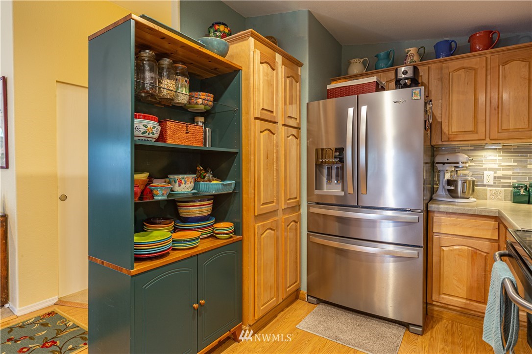 364 Port Hadlock Heights Road Port Hadlock, WA 98339 - Photo 13 of 30 a kitchen with stainless steel appliances granite countertop a refrigerator and a stove