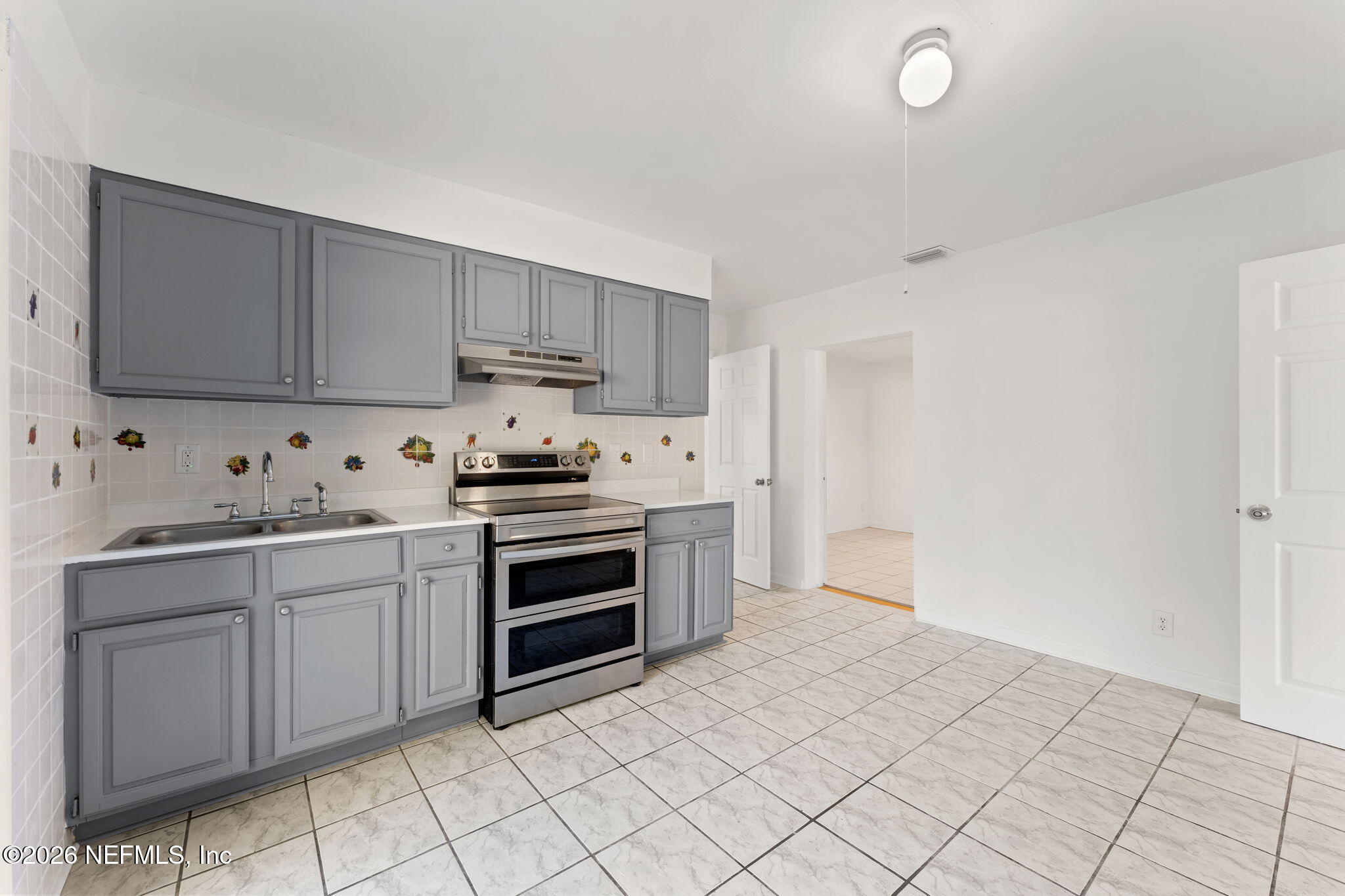 4721 Bedford Road Jacksonville, FL 32207 - Photo 12 of 30 13-web-or-mls-DSC01840