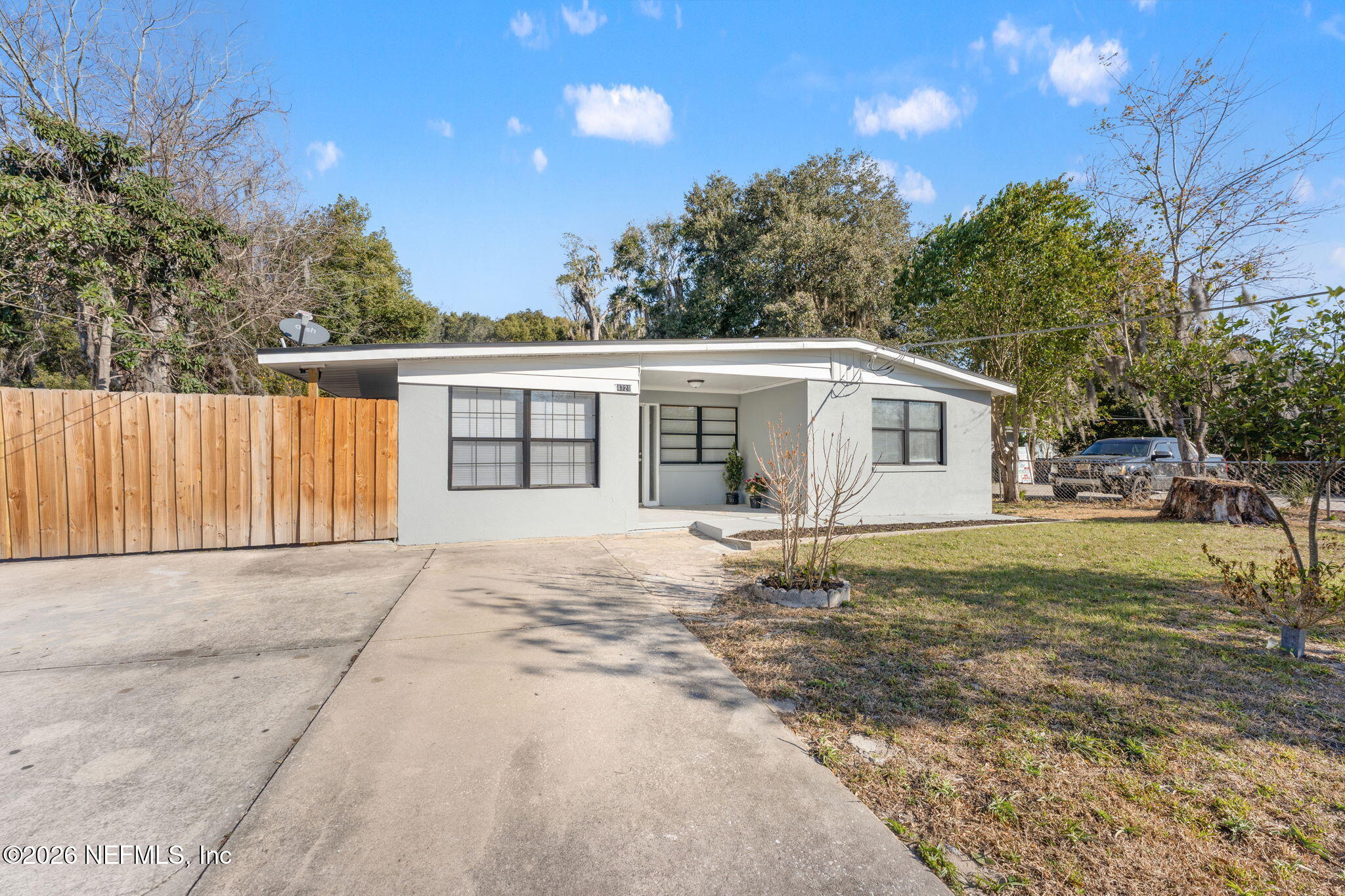 4721 Bedford Road Jacksonville, FL 32207 - Photo 2 of 30 1-web-or-mls-DSC01667
