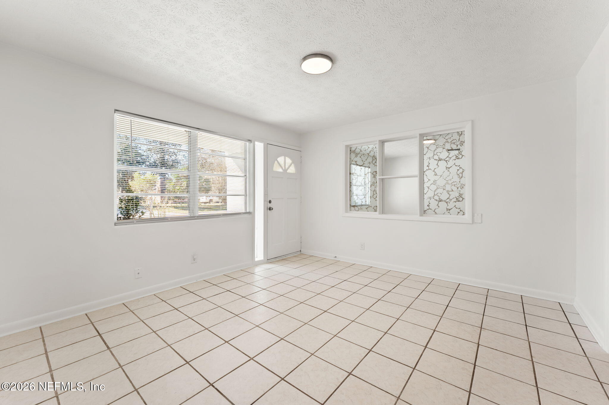 4721 Bedford Road Jacksonville, FL 32207 - Photo 5 of 30 6-web-or-mls-DSC01888