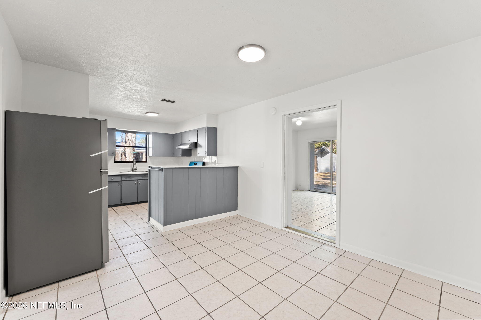 4721 Bedford Road Jacksonville, FL 32207 - Photo 7 of 30 8-web-or-mls-DSC01819