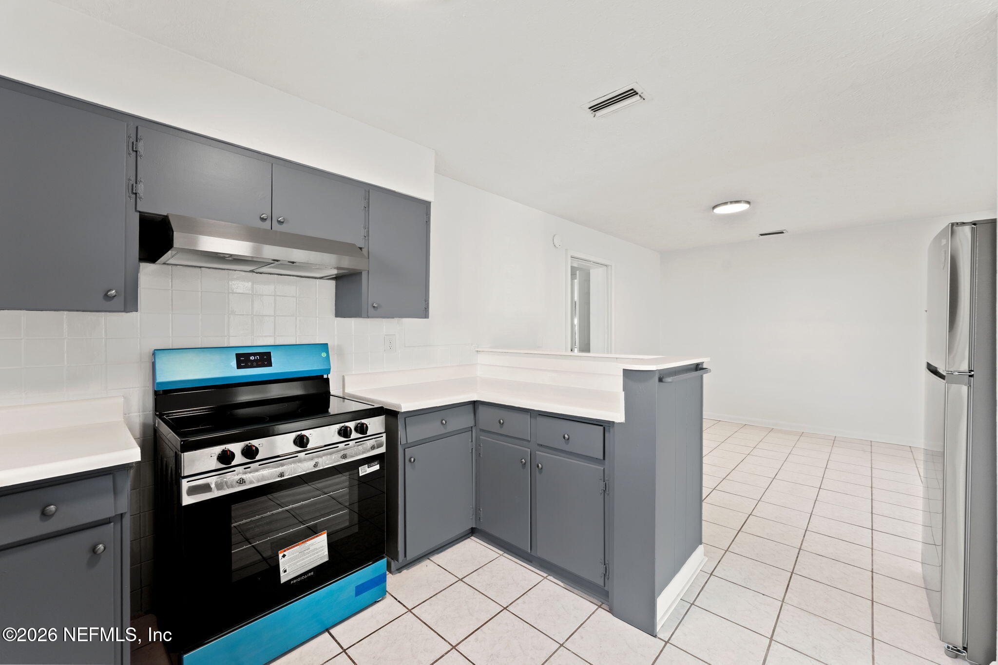 4721 Bedford Road Jacksonville, FL 32207 - Photo 8 of 30 9-web-or-mls-DSC01804