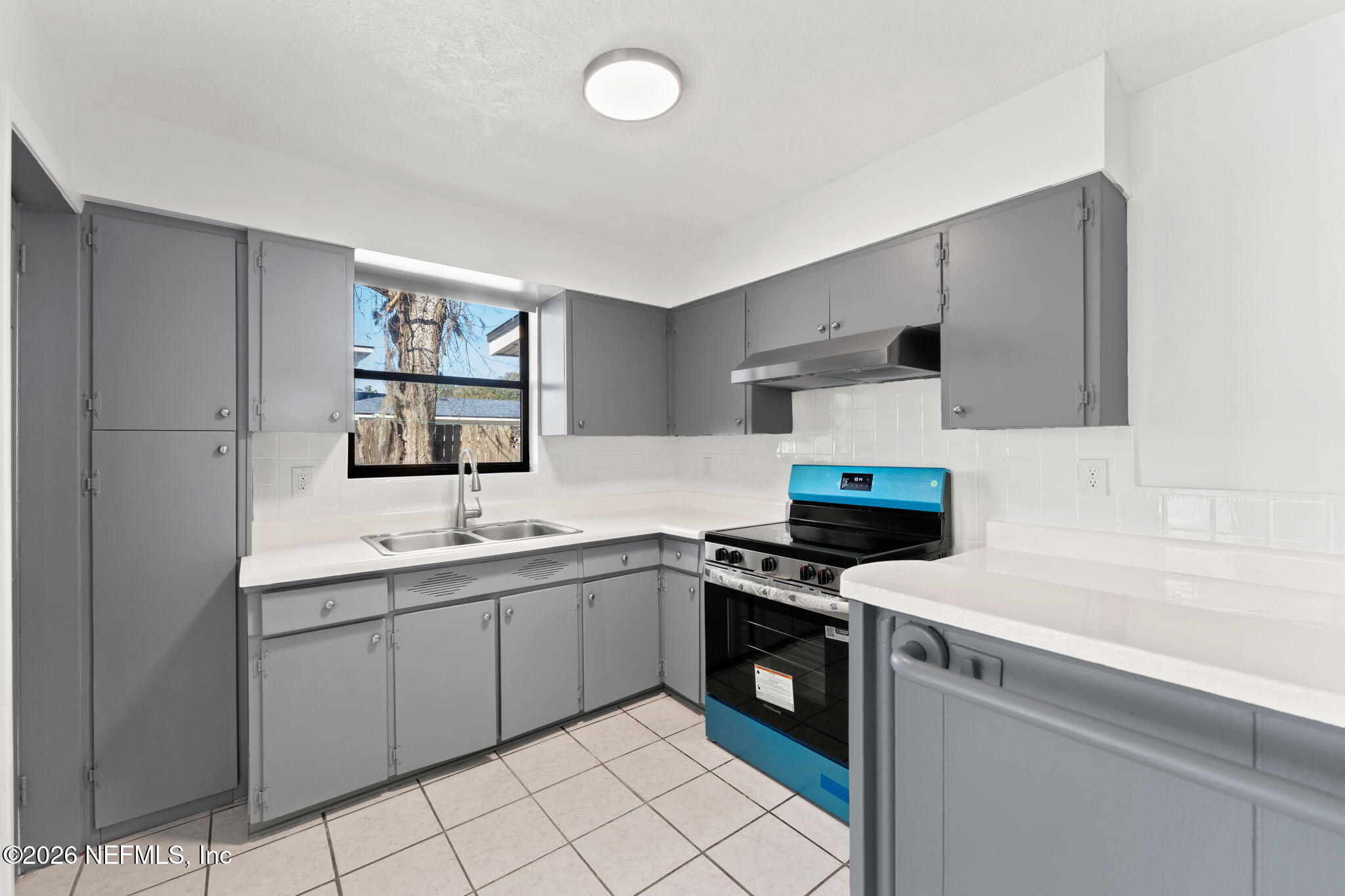 4721 Bedford Road Jacksonville, FL 32207 - Photo 9 of 30 10-web-or-mls-DSC01789