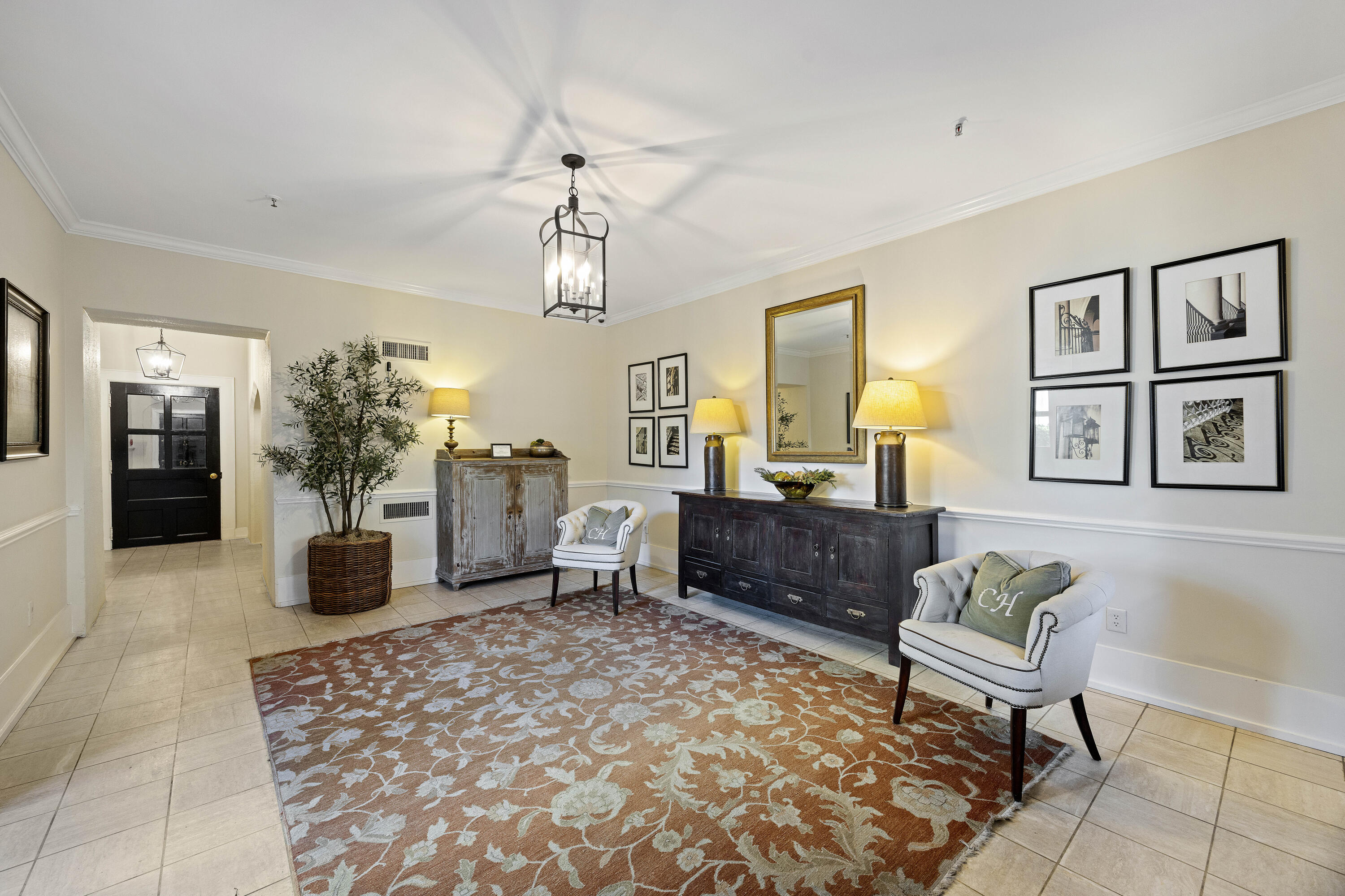 67 Legare Street, Unit 201 Charleston, SC 29401 - Photo 23 of 31 Lobby in building