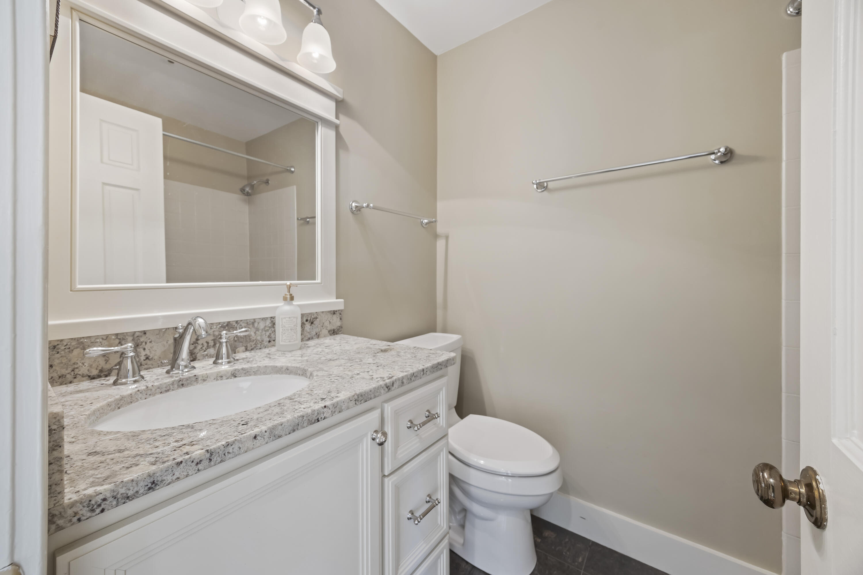 67 Legare Street, Unit 201 Charleston, SC 29401 - Photo 9 of 24 243A9253