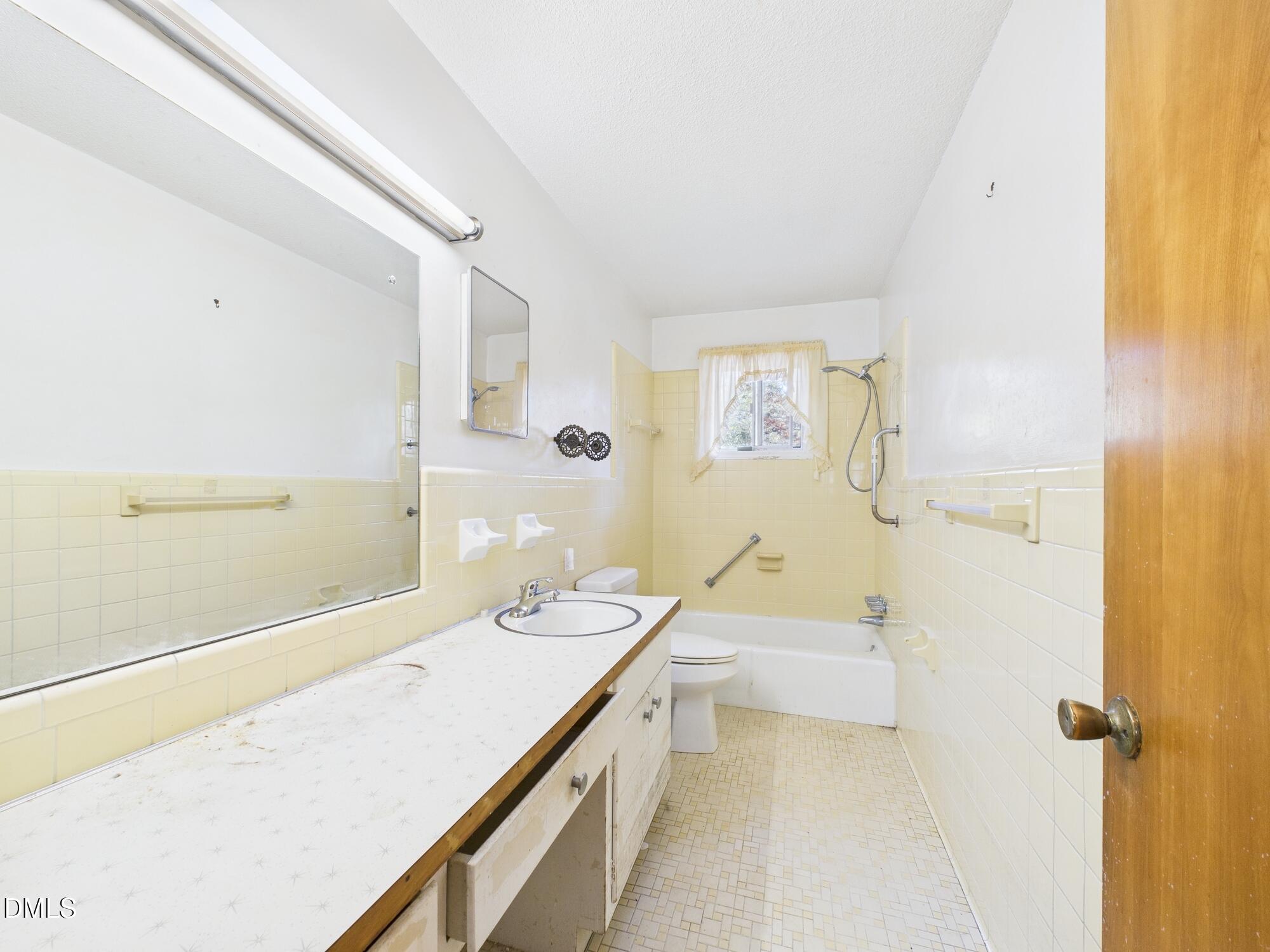 1012 Akron Avenue Durham, NC 27713 - Photo 23 of 43 a bathroom with a sink a bath tub and a sink