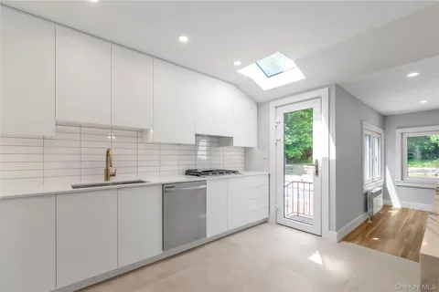 $1,238,000 | 27 Meadowfield Lane, Glen Cove, NY 11542