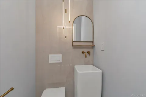 $1,189,999 | 27 Meadowfield Lane, Glen Cove, NY 11542