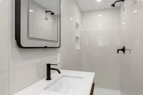 $1,238,000 | 27 Meadowfield Lane, Glen Cove, NY 11542