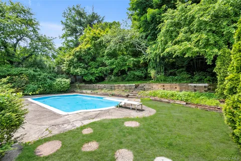 $1,238,000 | 27 Meadowfield Lane, Glen Cove, NY 11542