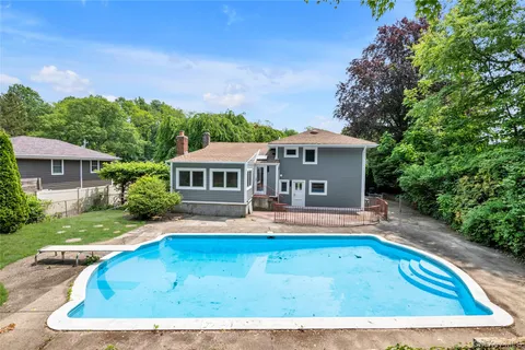 $1,189,999 | 27 Meadowfield Lane, Glen Cove, NY 11542