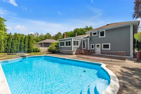 $1,238,000 | 27 Meadowfield Lane, Glen Cove, NY 11542