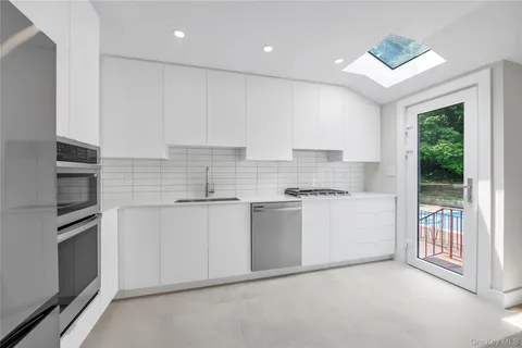 $1,189,999 | 27 Meadowfield Lane, Glen Cove, NY 11542