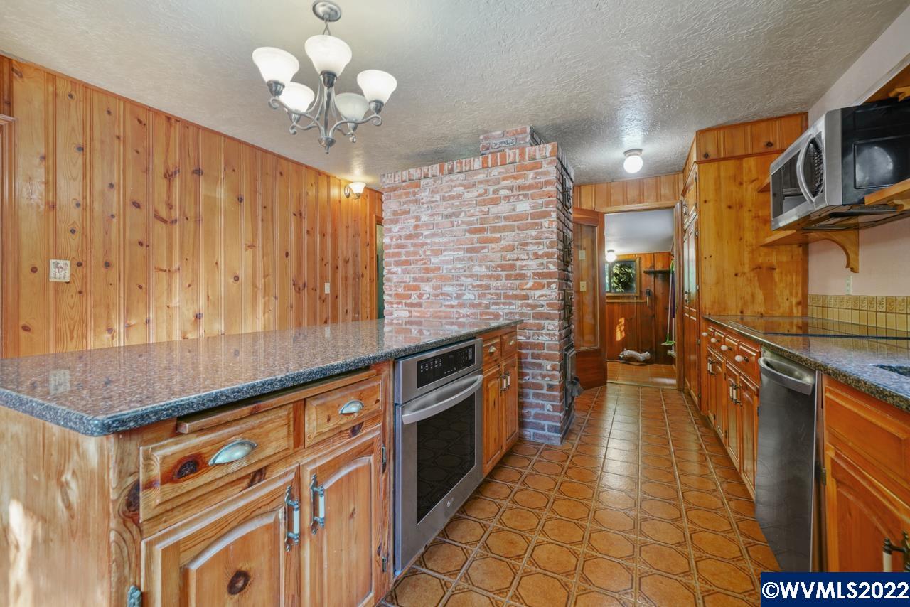 6515 Lardon Road Northeast Salem, OR 97305 - Photo 15 of 31
