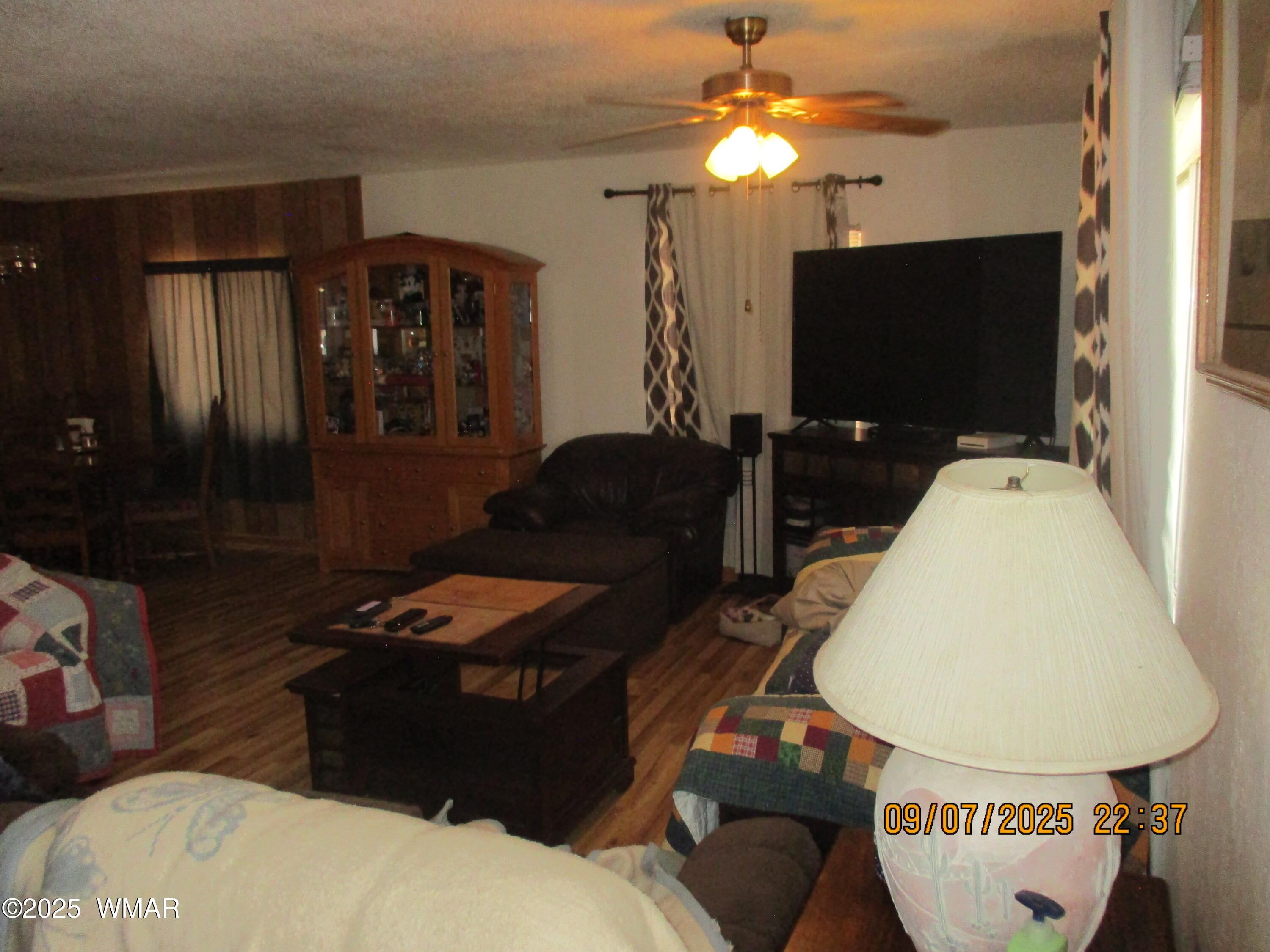 2896 Verde Road Overgaard, AZ 85933 - Photo 5 of 16 Living Room