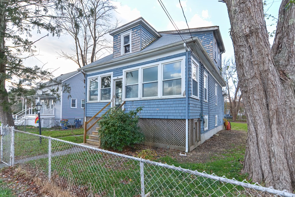 10 Perry Street Fairhaven, MA 02719 - Photo 5 of 42 Gallery Image 5