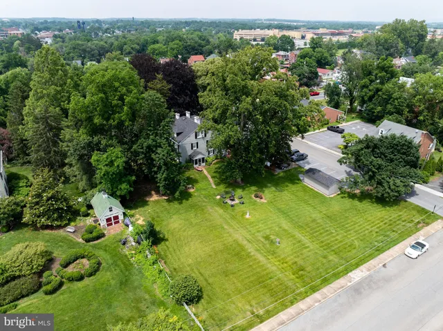 $999,900 | 417 East Washington Street, Charles Town, WV 25414