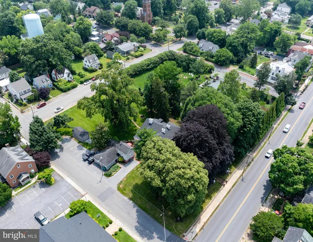 $999,900 | 417 East Washington Street, Charles Town, WV 25414