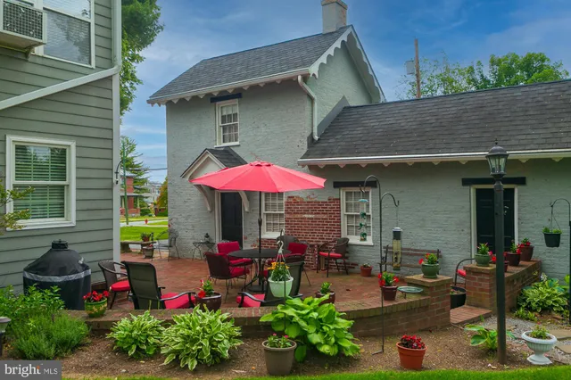 $999,900 | 417 East Washington Street, Charles Town, WV 25414