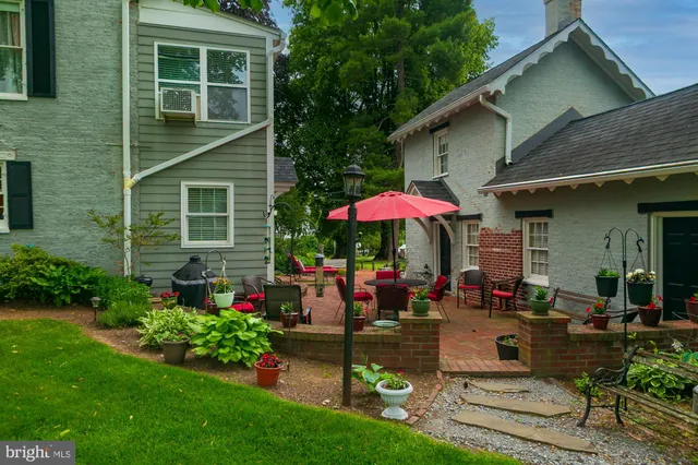 $999,900 | 417 East Washington Street, Charles Town, WV 25414