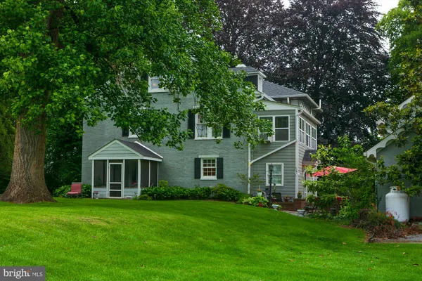 $975,000 | 417 East Washington Street, Charles Town, WV 25414