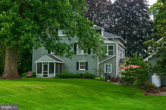 $999,900 | 417 East Washington Street, Charles Town, WV 25414