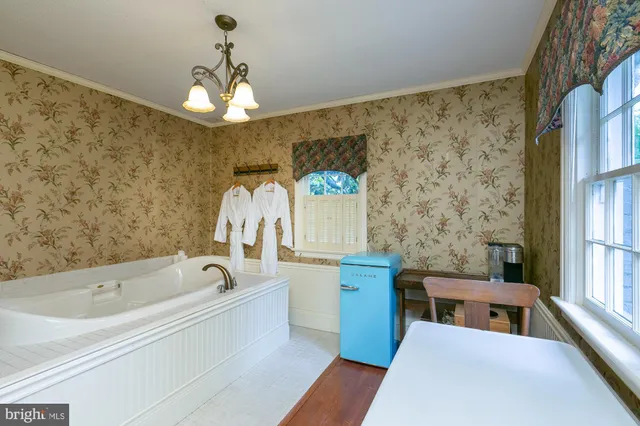 $999,900 | 417 East Washington Street, Charles Town, WV 25414