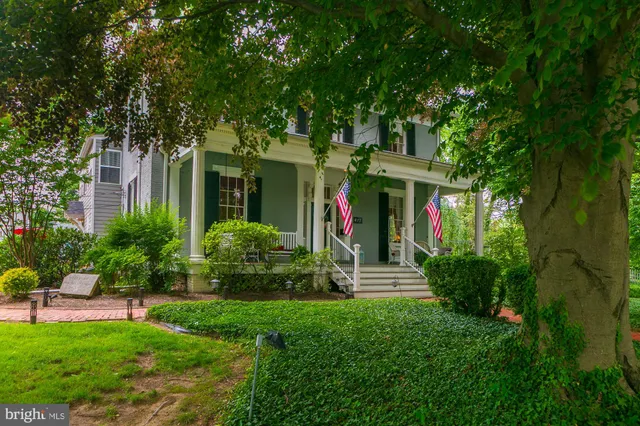 $999,900 | 417 East Washington Street, Charles Town, WV 25414