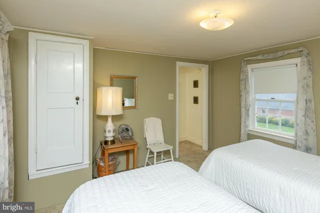 $999,900 | 417 East Washington Street, Charles Town, WV 25414