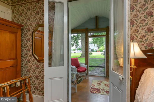 $999,900 | 417 East Washington Street, Charles Town, WV 25414