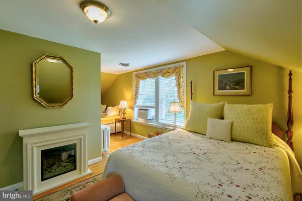 $975,000 | 417 East Washington Street, Charles Town, WV 25414