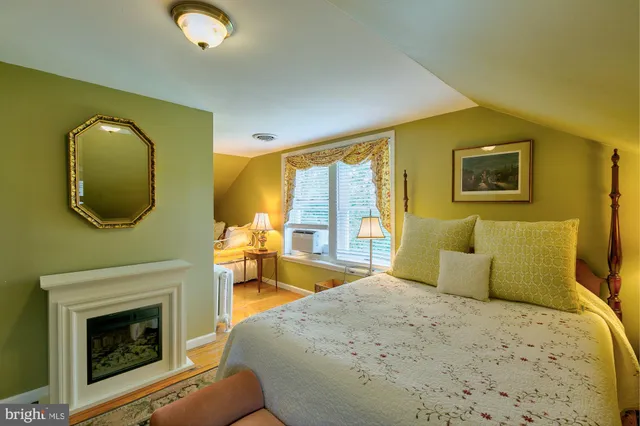 $999,900 | 417 East Washington Street, Charles Town, WV 25414