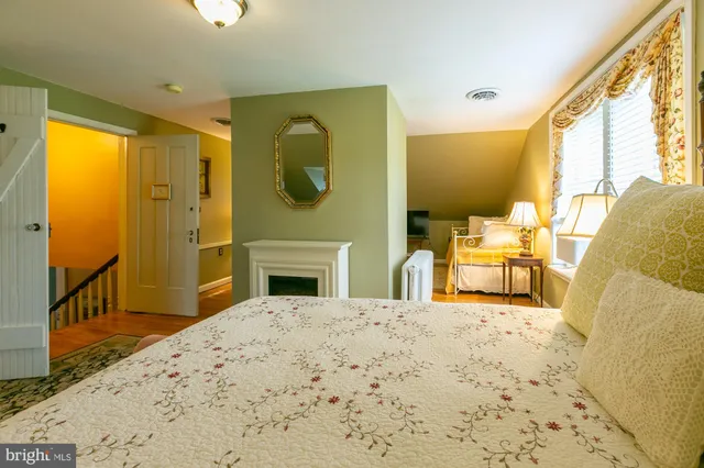 $999,900 | 417 East Washington Street, Charles Town, WV 25414