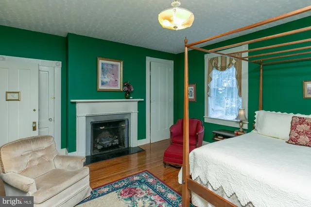 $999,900 | 417 East Washington Street, Charles Town, WV 25414