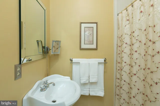 $999,900 | 417 East Washington Street, Charles Town, WV 25414