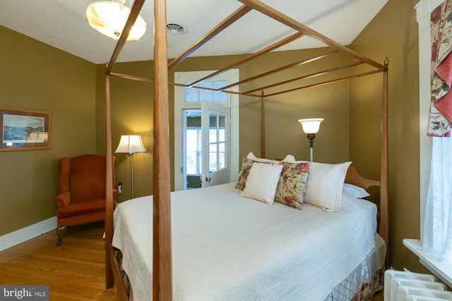 $999,900 | 417 East Washington Street, Charles Town, WV 25414