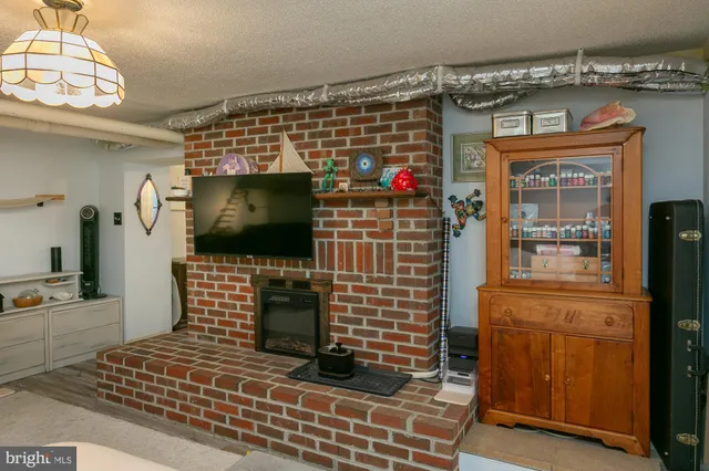 $999,900 | 417 East Washington Street, Charles Town, WV 25414