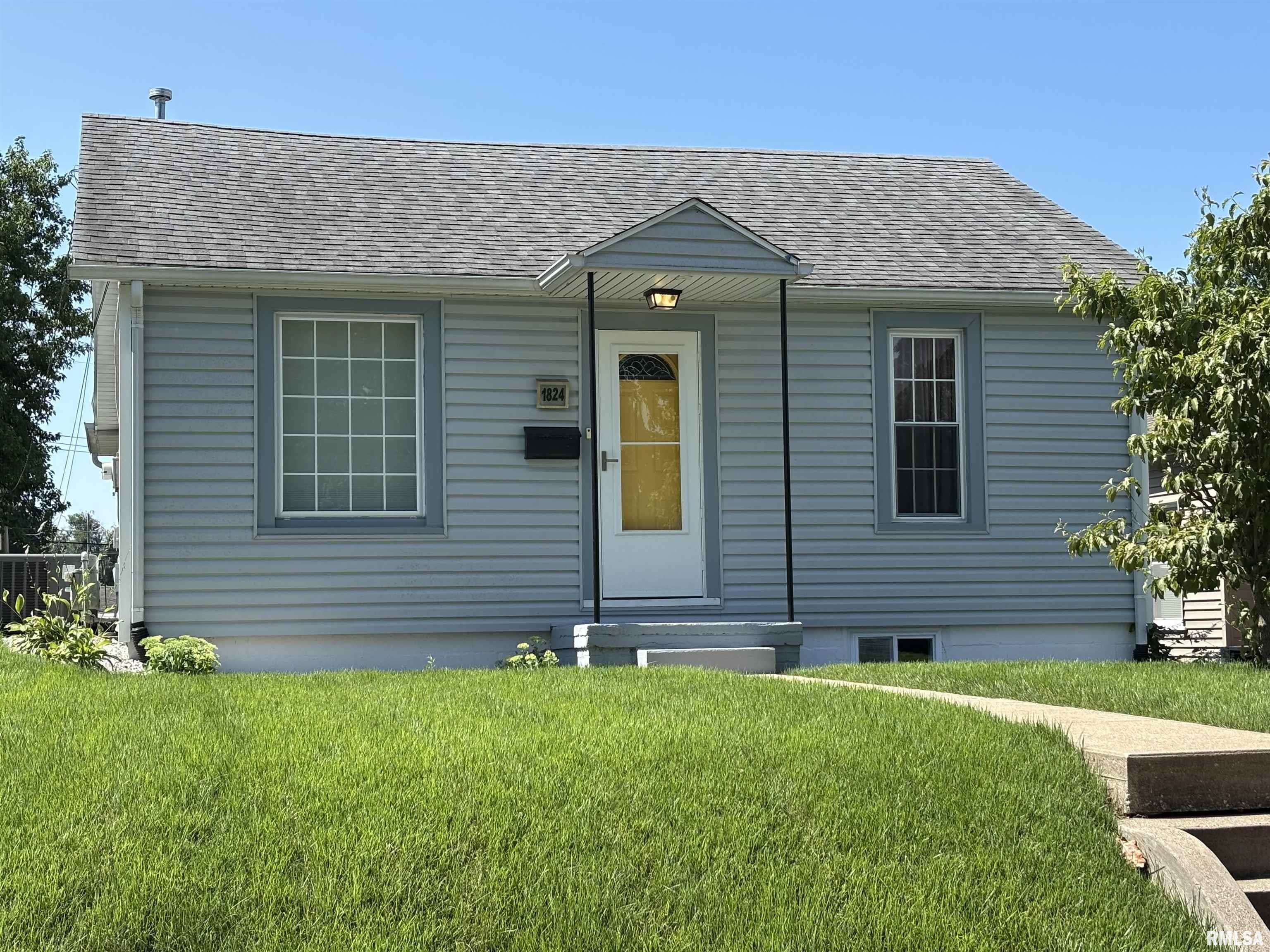 1824 Madison Street Quincy, IL 62301 - Photo 1 of 23
