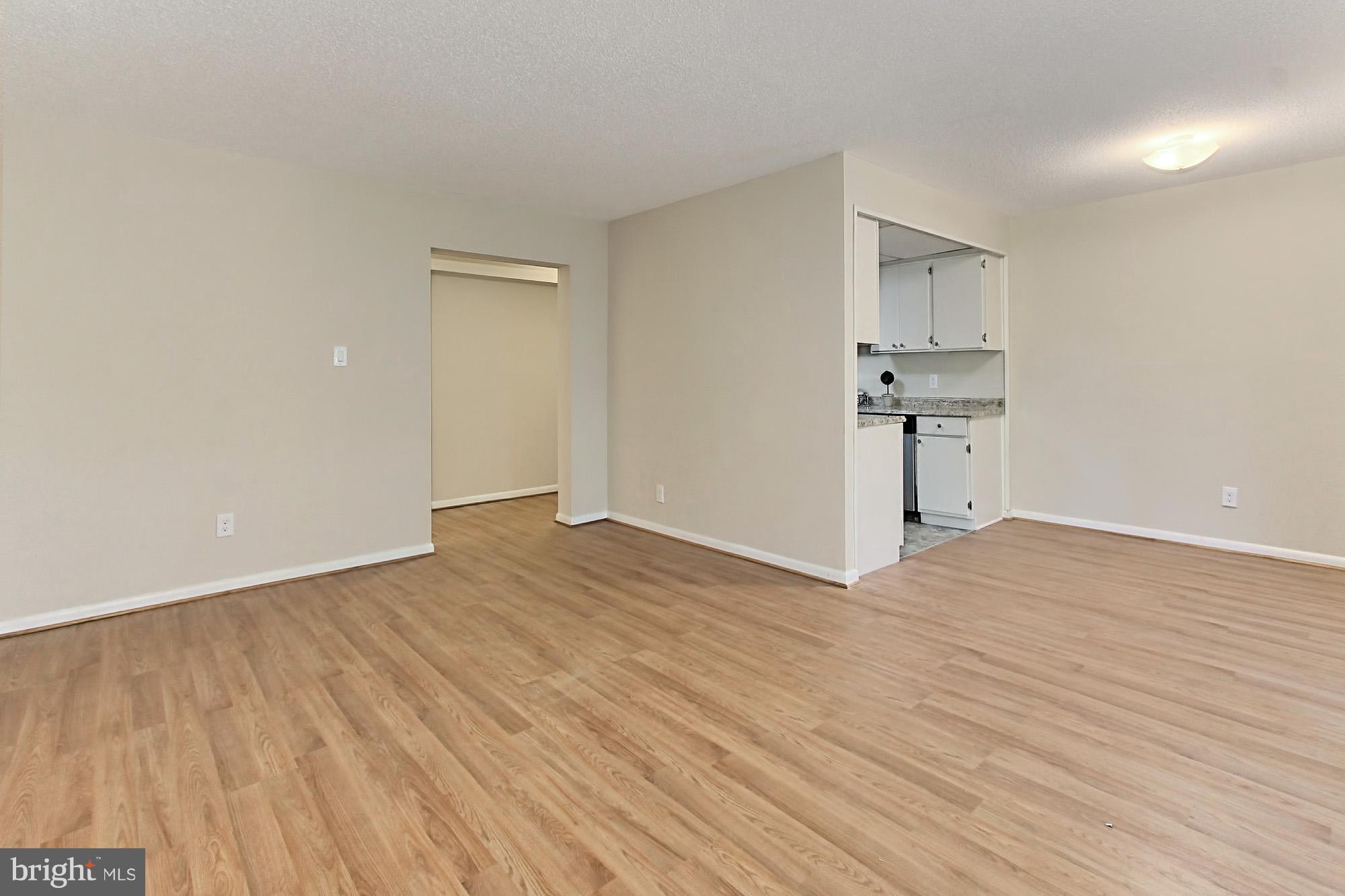 11625 Stoneview Square, Unit 2B Reston, VA 20191 - Photo 9 of 30 Spacious Living Room