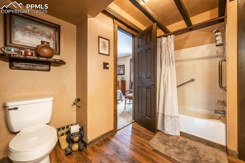 8419 3 R Road Beulah, CO 81023 - Photo 17 of 35 a bathroom with a toilet and a shower