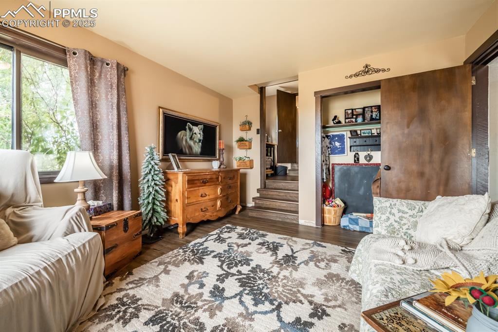 8419 3 R Road Beulah, CO 81023 - Photo 21 of 35 a bedroom with furniture and a flat screen tv