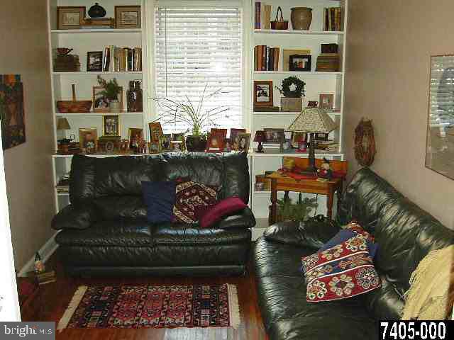 353 Creston Road York, PA 17403 - Photo 4 of 9 Gallery Image 4