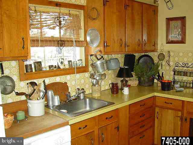 353 Creston Road York, PA 17403 - Photo 6 of 9 Gallery Image 6