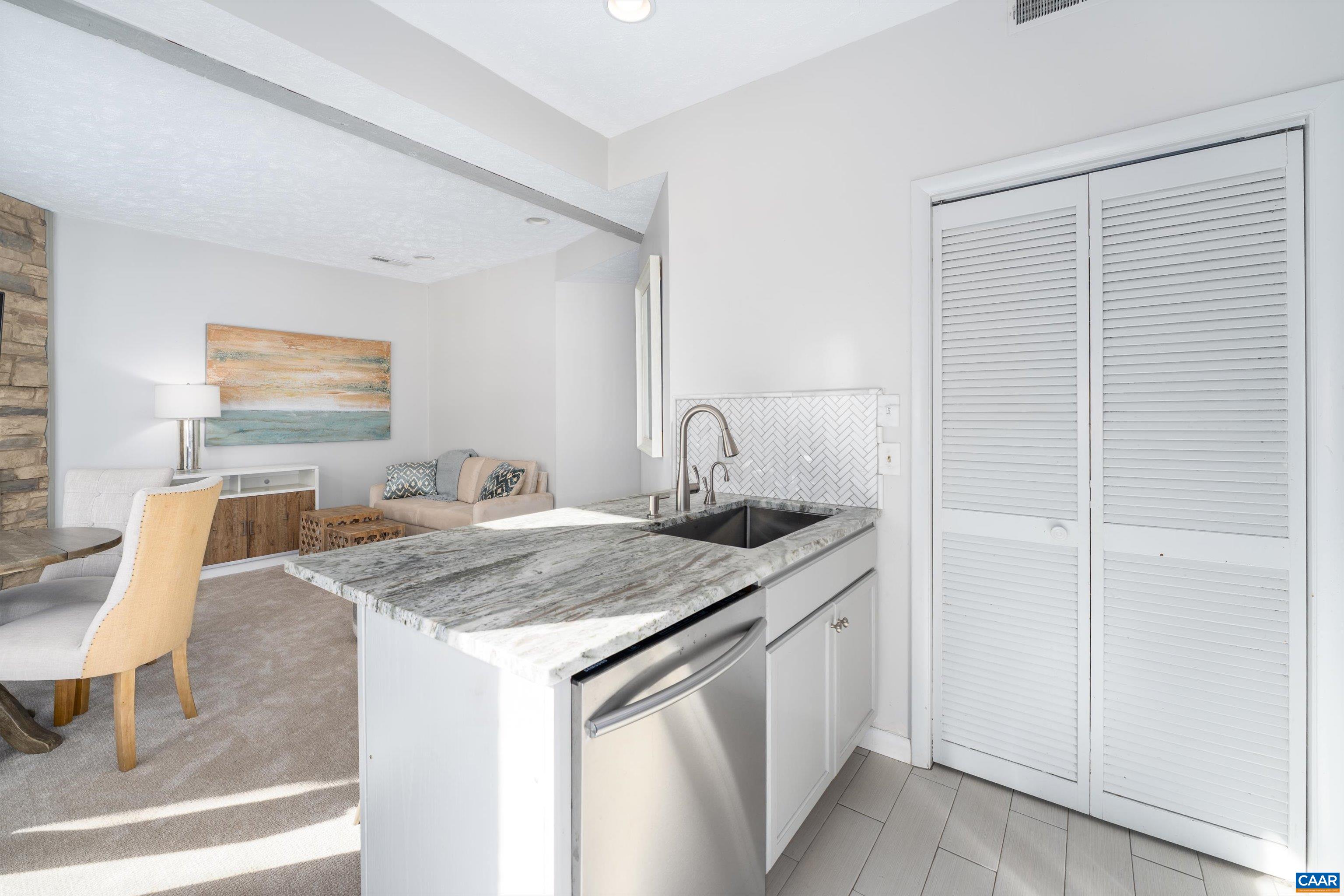 470 3 Ridges Roseland, VA 22967 - Photo 7 of 35