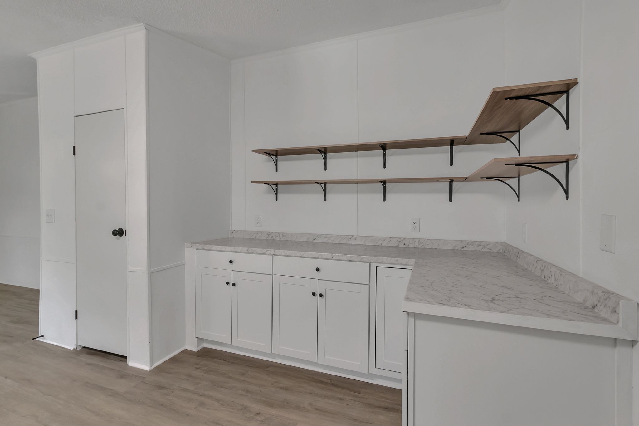 326 Highway 232 Dover, TN 37058 - Photo 17 of 38 a view of cabinets and wooden floor