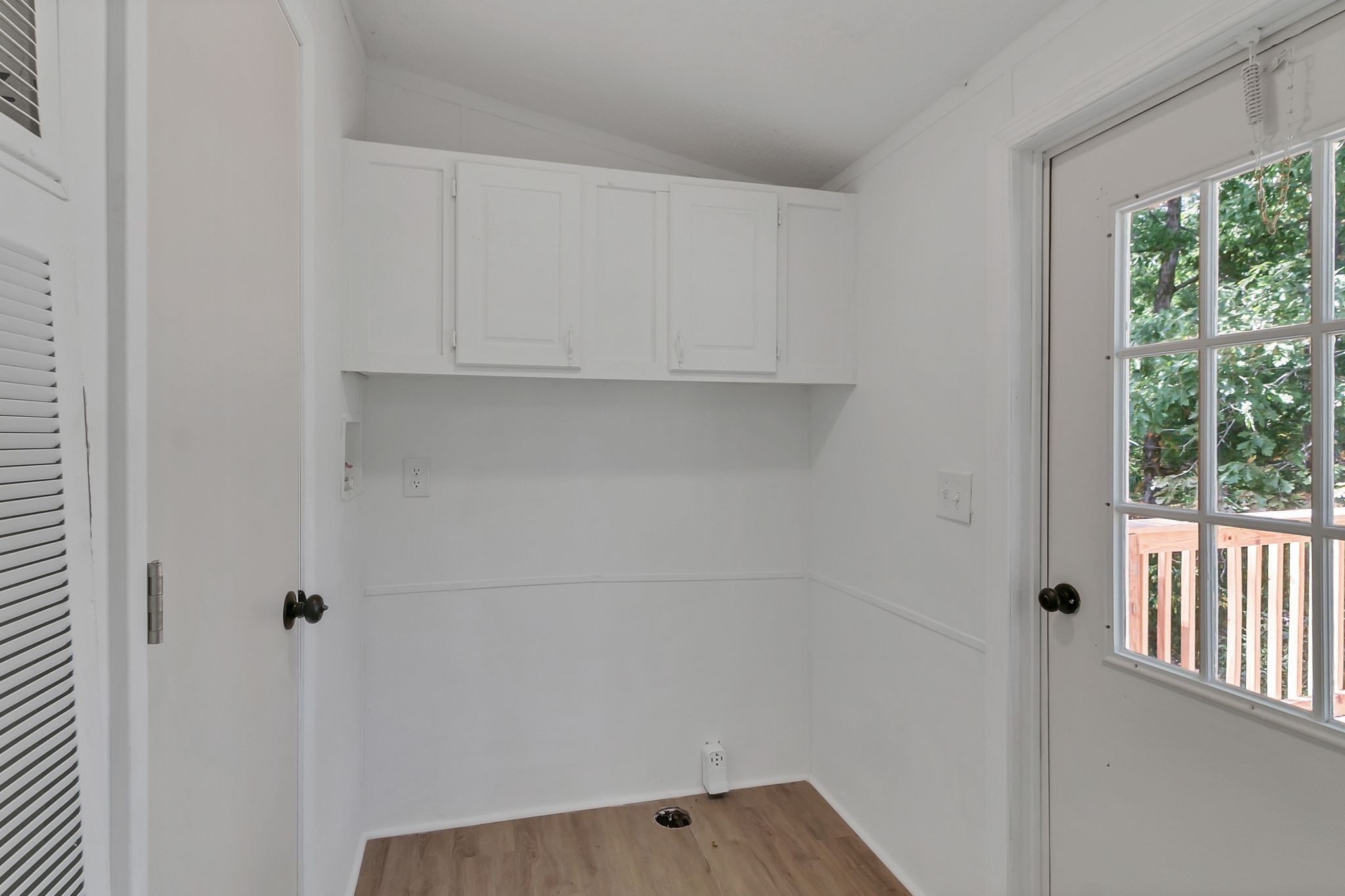 326 Highway 232 Dover, TN 37058 - Photo 19 of 38 a view of an empty room with a window