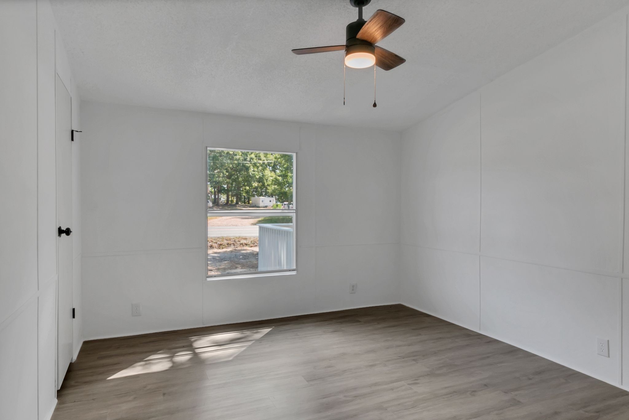 326 Highway 232 Dover, TN 37058 - Photo 21 of 38 an empty room with a window